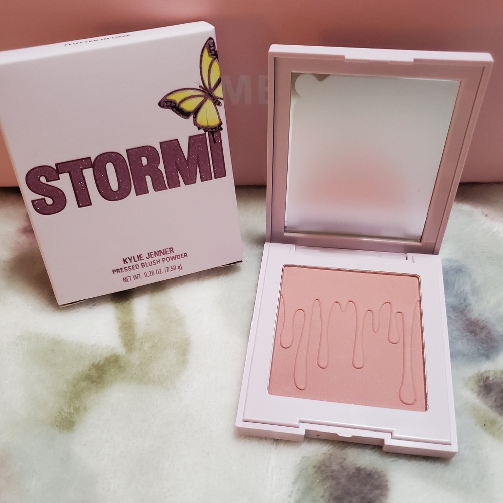 🦋 New Kylie x Stormi Flutter Blush - Picture 2 of 9